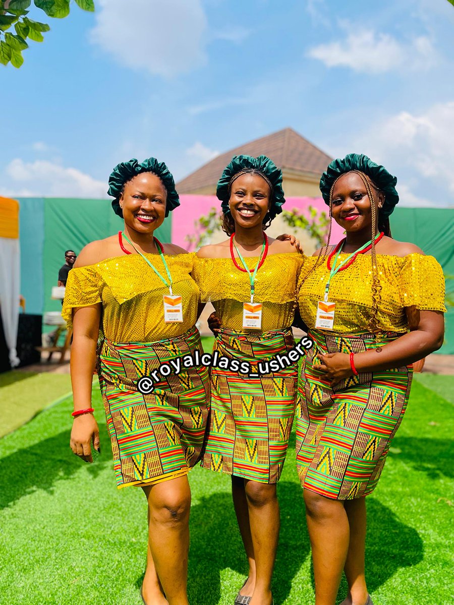 RoyalClassUsher's tweet photo. A team you can rely on. 🤏 

#royalclassushers #ushers #hostess #waitress #igboweddings #traditionalweddingng #ushersinnigeria https://t.co/FT8ME5VRsf