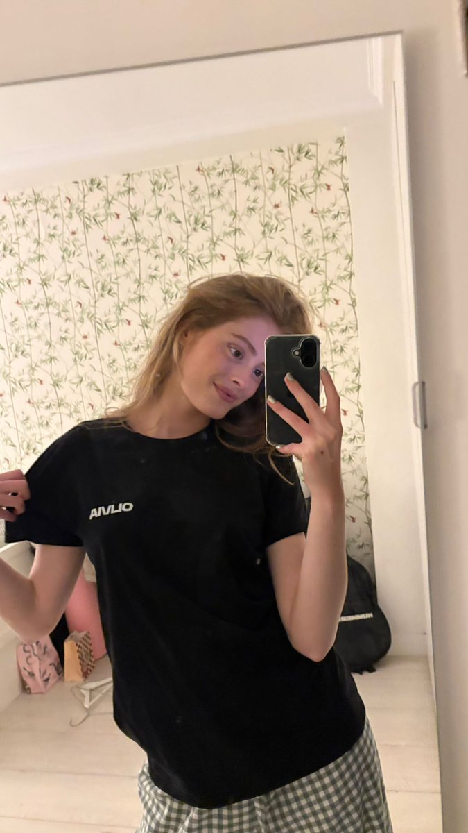 xrainynightx's tweet image. puede que olivia no conociera ot antes de entrar pero ahora esta siendo de las mas nostalgicas, ella realmente ama el programa y a sus compañeros