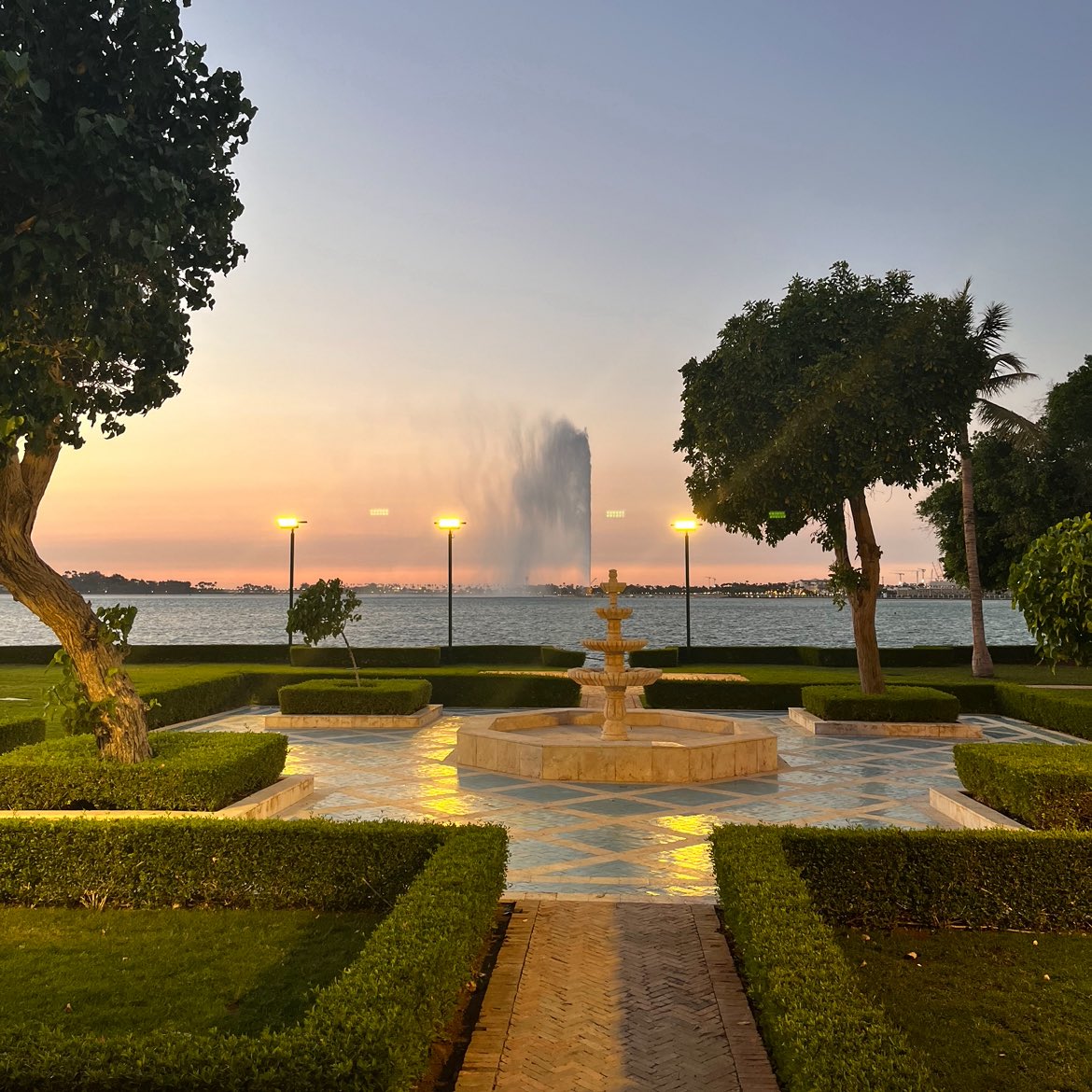 layan_cm's tweet image. I attended an introductory session on the Jeel Tamooh program delivered by BCG.
A great opportunity to learn more about the program’s vision and objectives.
#BCG   #JeelTamooh 
@BCG @jeeltamooh