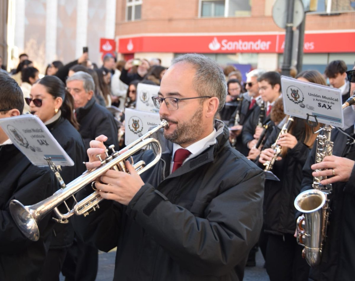 Desde la Junta Directiva y en nombre de toda la Sociedad queremos dar la enhorabuena a nuestro compañero Andrés Herrero Gil que será el encargado de dirigir el Himno a la Fiesta el próximo 1 de febrero.

Deseamos que disfrutes al máximo ese momento al frente de tu querida banda.