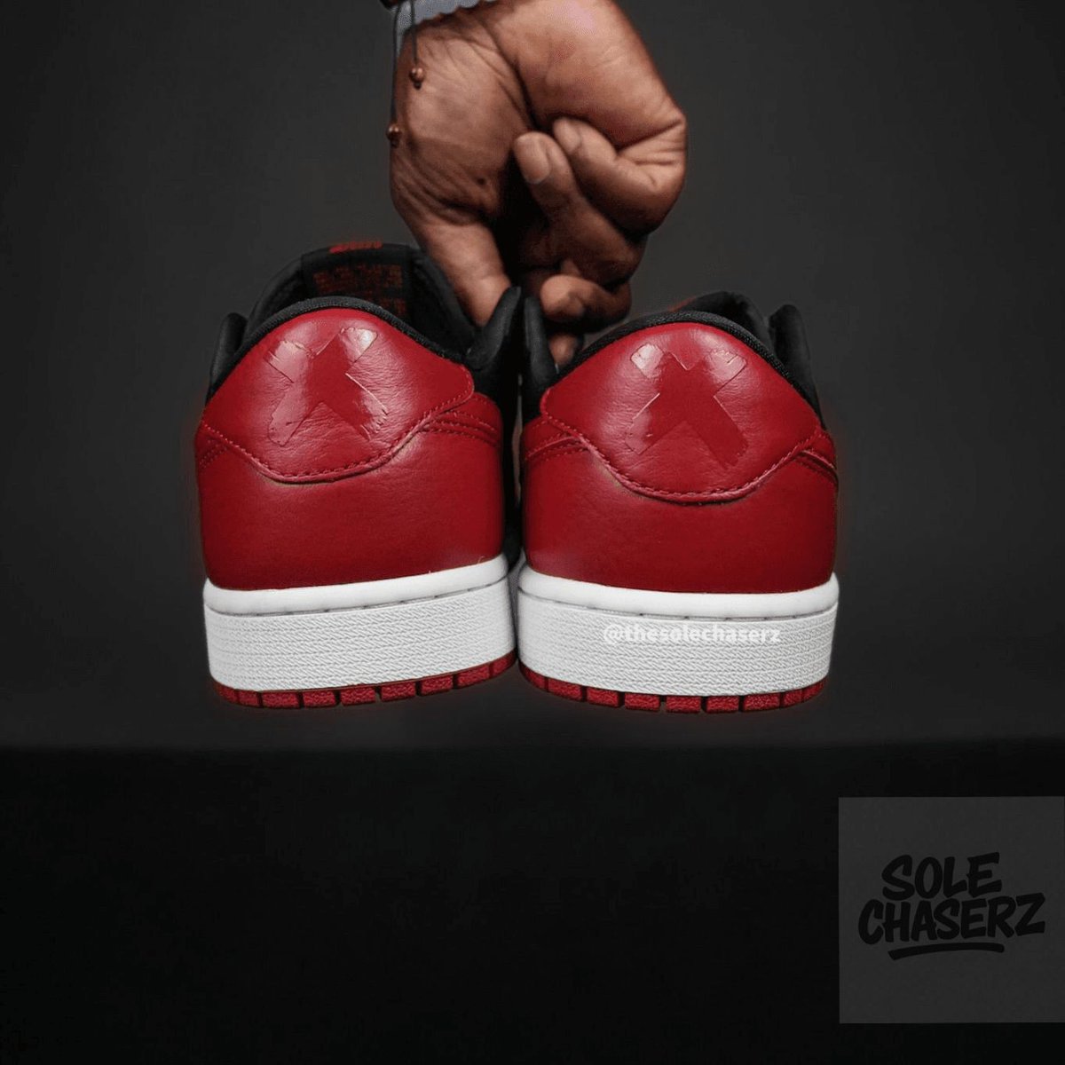 IN HAND LOOK: Air Jordan 1 Retro Low OG "Banned" ❌❌

🗓️ May 16th, 2026
📝 IW6276-001 (MENS); IW6277-001 (GS); IW6278-001 (PS); IW6279-001 (TD)
💰 $145; $120; $80; $65 USD
📸 IG: thesolechaserz
💵COP OR 🚮DROP?