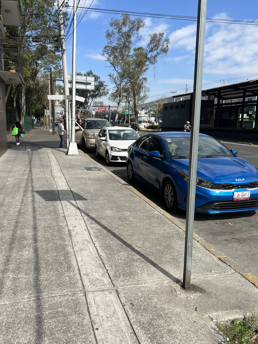 motomultascdmx's tweet photo. 🚫🚘Otro día #transito para quitar vehículos estacionados frente a disco de prohibido estacionarse en av #vallejo,calle 4 a col Santa Rosa @TuAlcaldiaGAM por @MetrobusCDMX progreso nacional @OVIALCDMX @UCS_GCDMX @C5_CDMX @banquetalibre @yancolozano #progresonacional #vieneviene https://t.co/GO1F90lAYF
