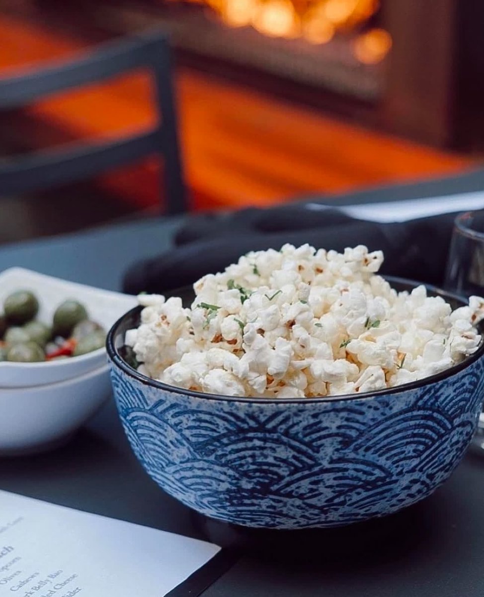 Pop, pour, repeat. 🍿🍷 It's #nationalpopcornday, and there's no better pairing than a bowl of popcorn and a glass of @cultivarwine. #eatdrinkcultivar #marinadistrictsf #sfwine #onlyinsf