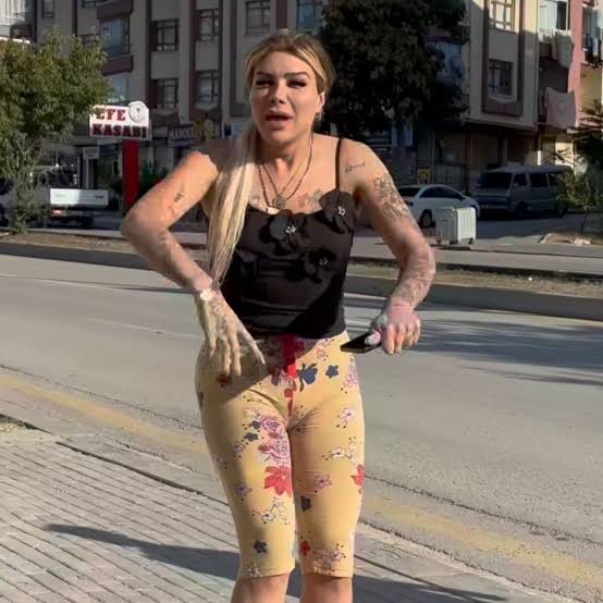 FakingTerim's tweet photo. O sırada kızların ünlü ettiği kişiler https://t.co/uttmiOYN5v