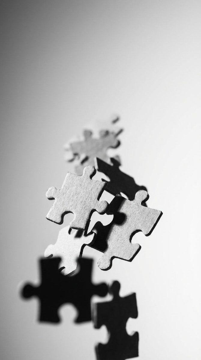 stockcake_com's tweet image. #Pieces #Finding #Connection: Black and white #puzzle pieces float vertically with dramatic shadows, symbolizing #connection, problem-solving, and #teamwork in minimalist composition. #unity #aiart #aiphoto #stockcake ⬇️ Download and 📝 #Prompt 👉 stockcake.com/i/pieces-findi…