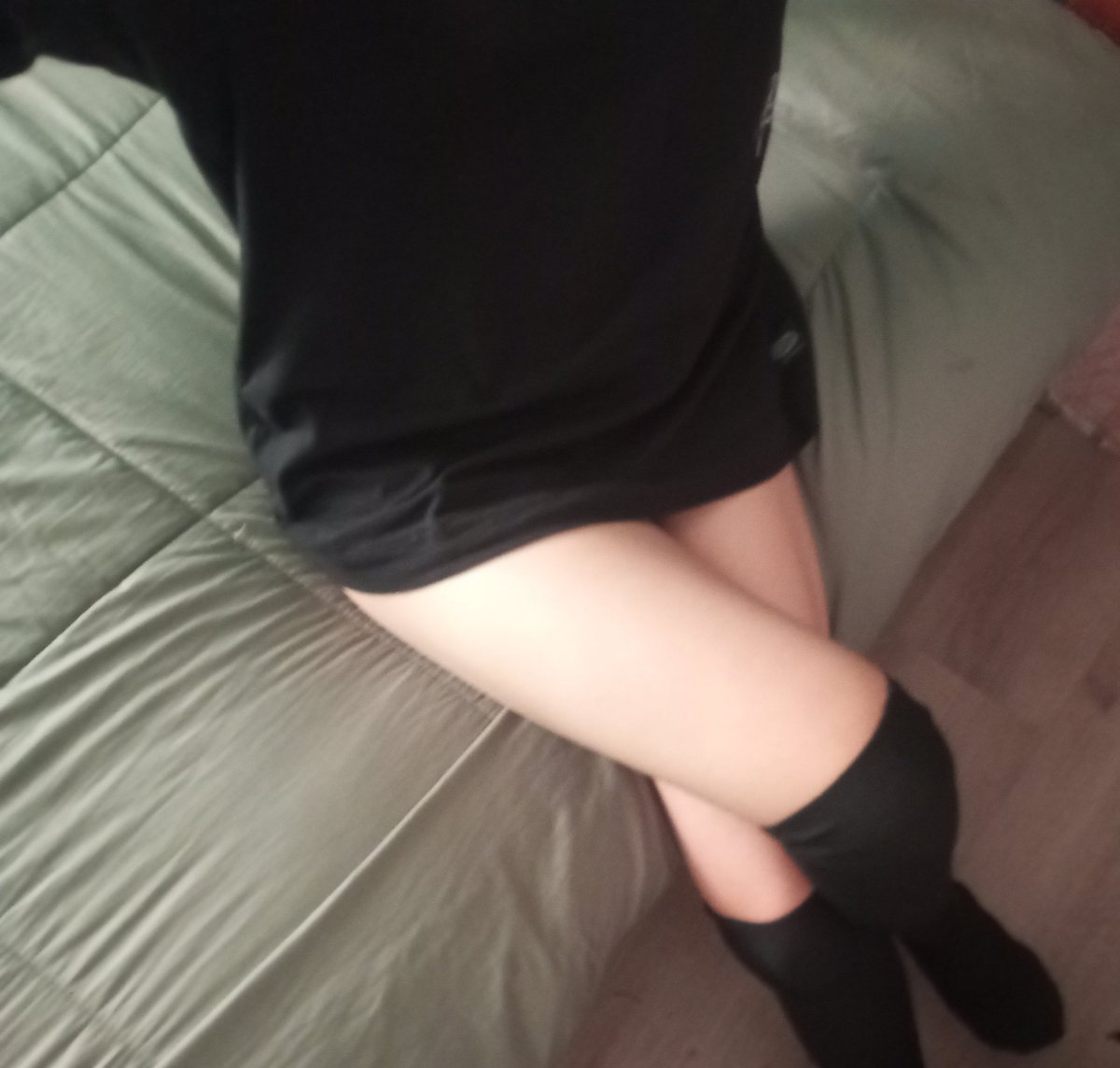 tutilina93_'s tweet photo. Si no consigues novia se la novia décima por ahí , buenos días a todoss fotito para no morir
#femboy #femboys #chile #bi #femboyfriend #gay #hot #chathot #muslos https://t.co/WtUs2T4Ry2