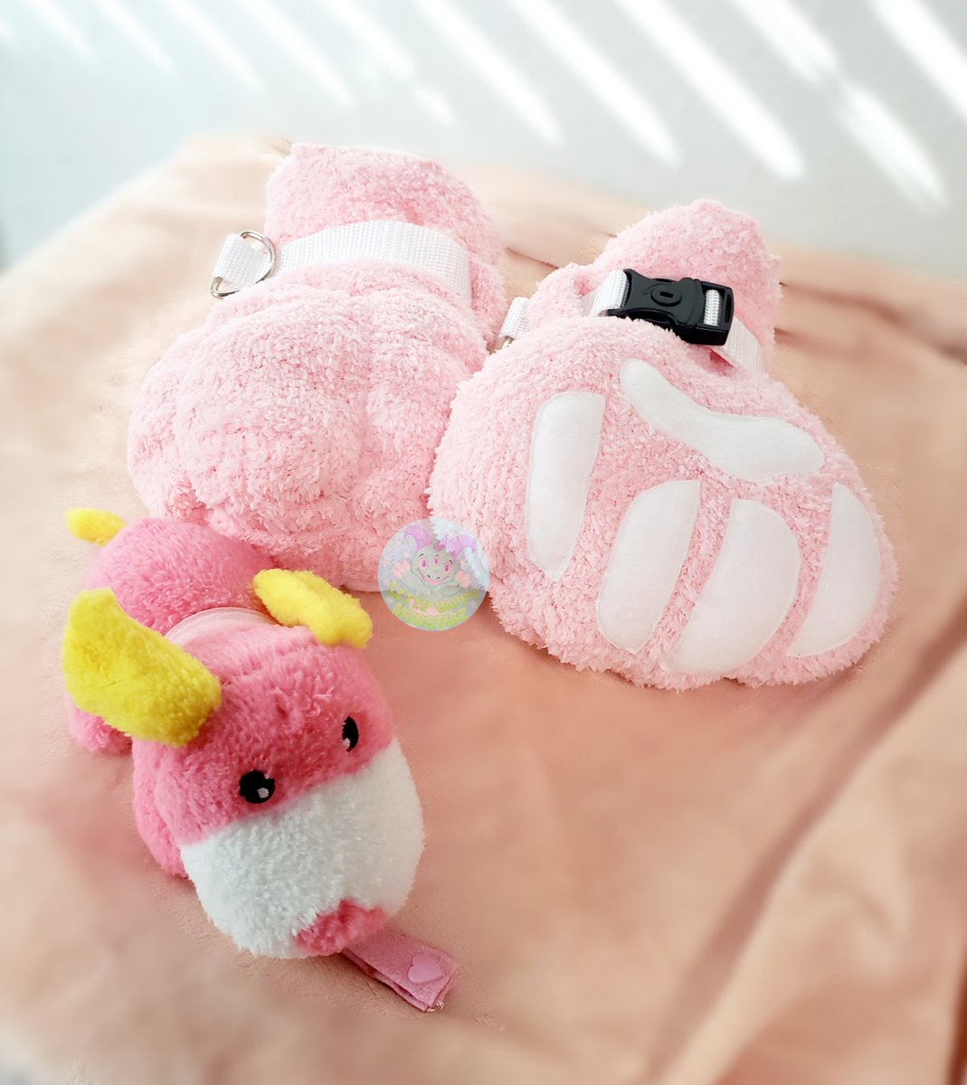 LittleHappyMonsterz tweet media
