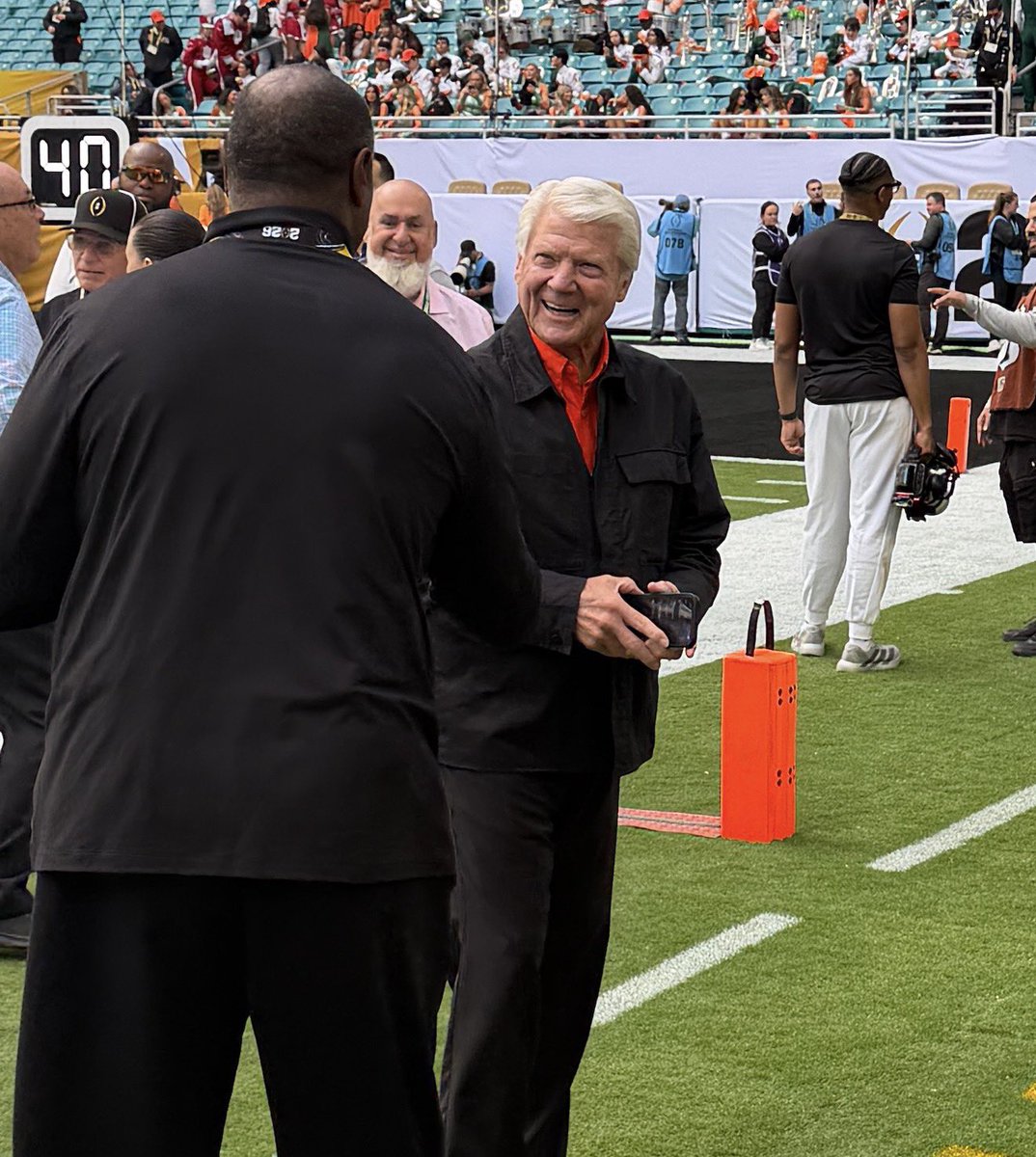 WillManso's tweet image. Jimmy Johnson on the field early here for the pre-game fun.