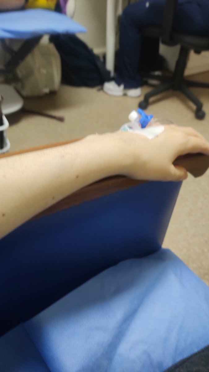 franquiroga's tweet photo. Recibiendo dosis completa de Ocrelizumab, espero que me haga bien, no sé si hay más para mi enfermedad https://t.co/djFgKZ2QkK