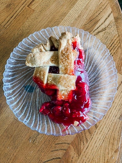 Not gatekeeping anymore! 🤫🥧 The pie at The Olde World Bakery &amp; Café in Smithville is dangerously good. Come once &amp; you’ll be back just for dessert. Local hotspot for a reason!

🔗: bit.ly/2DPneVc
#ExploreBastropCounty