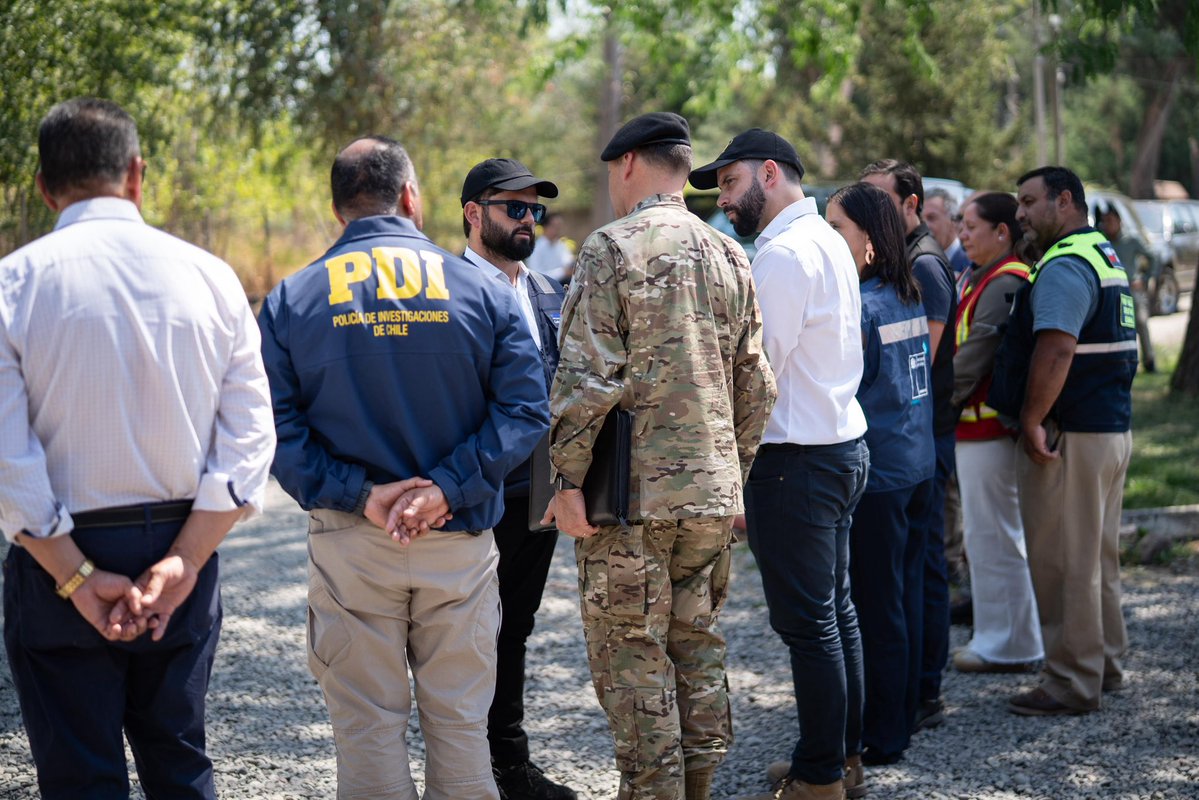 GabrielBoric's tweet image. Tal como ayer estuve en la Región del Biobío, esta tarde he venido a la Región de Ñuble, para encabezar una reunión de coordinación del despliegue y entrega de ayudas para los afectados por los incendios forestales. 

Junto a la ministra de Agricultura, Ignacia Fernández, a quien…