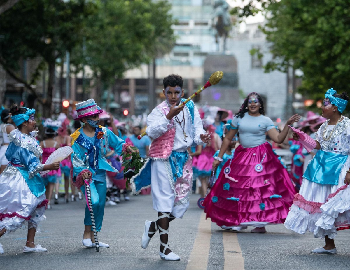TV Ciudad transmitirá por televisión abierta digital el Desfile Inagural del carnaval y negocia a esta hora otros productos de importancia, como la emisión en vivo de los dos primeros grupos del Teatro de Verano, también por TV abierta digital.
