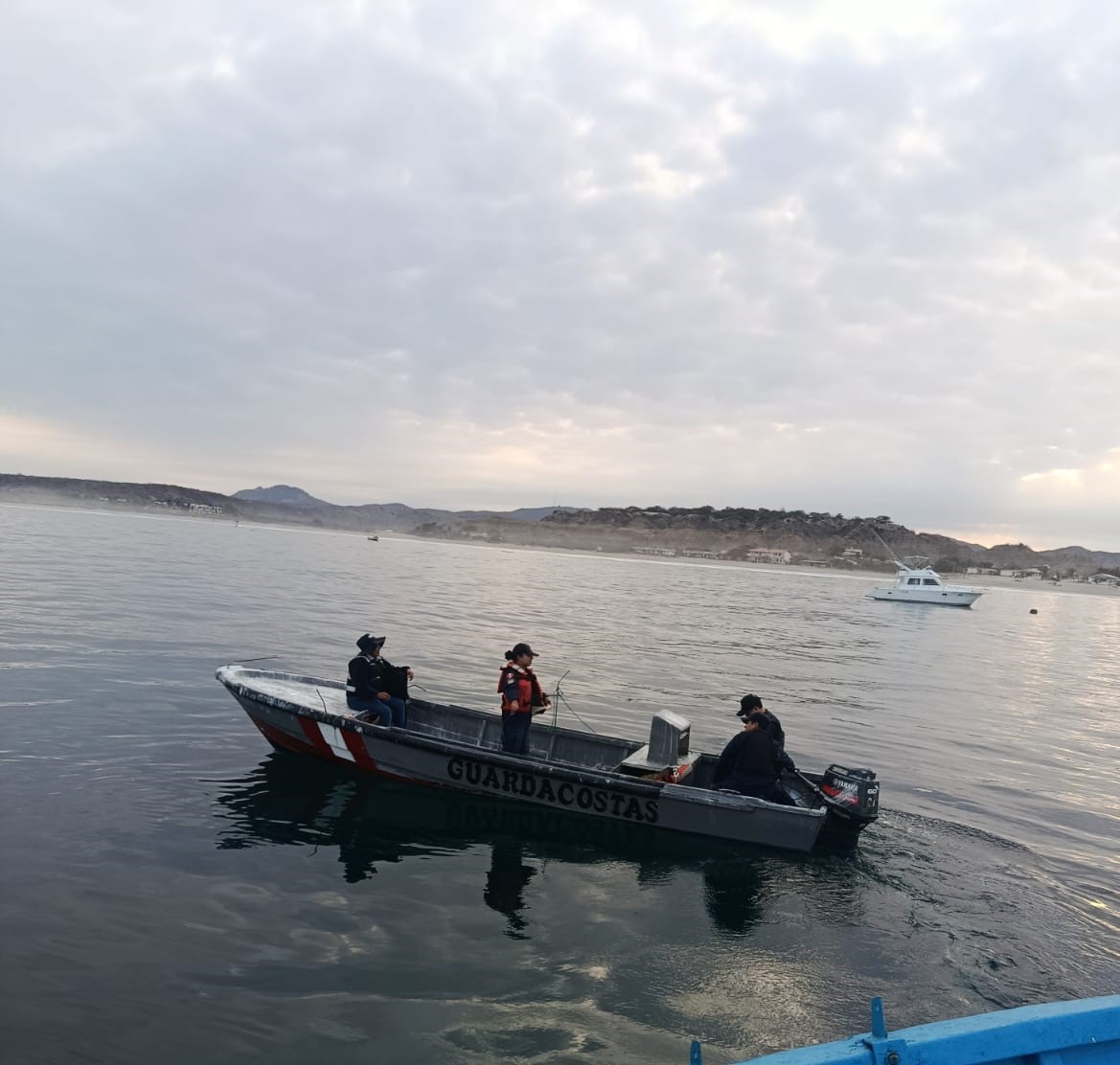 MGP_DICAPI's tweet image. La Marina de Guerra del Perú a través de la Capitanía de Puerto de Zorritos, el realizó un operativo coordinado en la bahía de Punta Sal, con representantes de la Dirección General de Supervisión, Fiscalización y Sanción del Ministerio de la Producción. acortar.link/lI2wTv