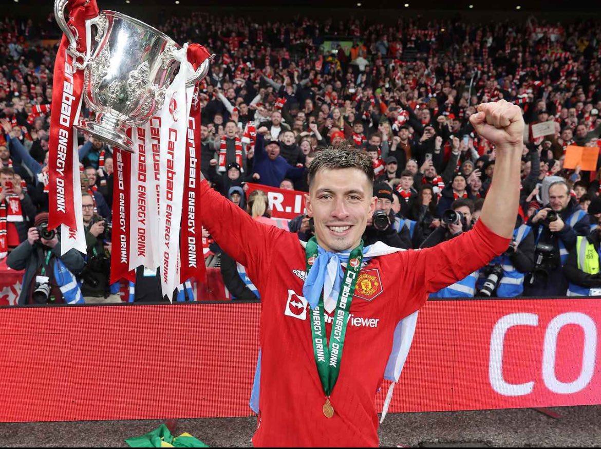 9Aziz_r's tweet image. بعيداً عن اصاباته الطويله 

لكن كمستوى و اداء و جوده لاعب والله اشوف مارتينيز افضل مدافع بالبريميرليغ آخر ثلاث سنوات