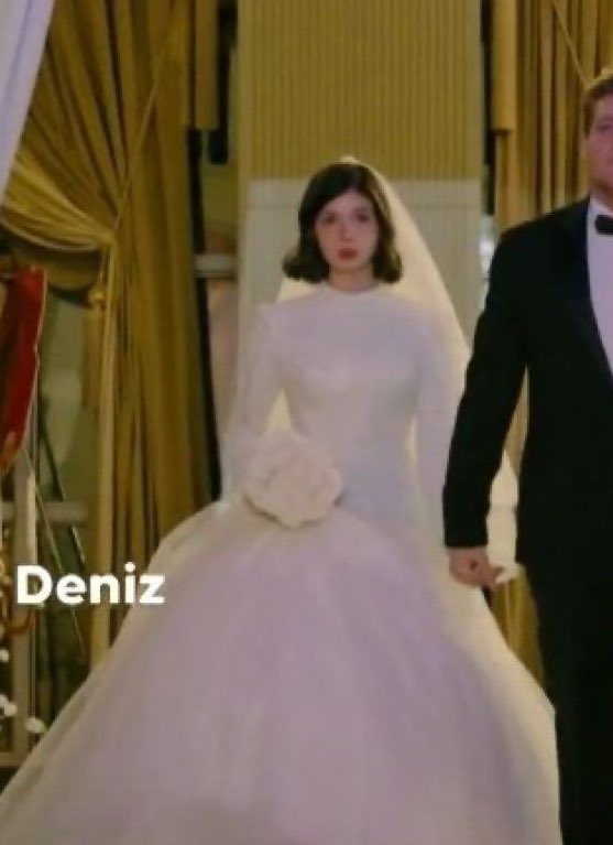 mmanikksercee's tweet image. erdal bakkalın bile dekoltesi var fadimeme naptınız aq