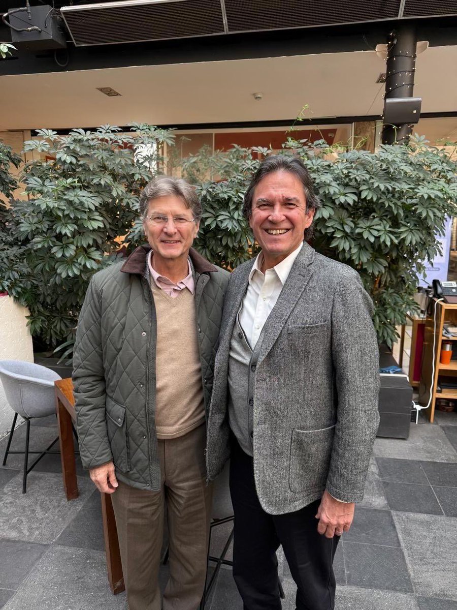 👉 Hoy hay algo concreto que sí podemos hacer por México: apoyar la creación de un nuevo partido político, Somos México.
Hace unos días estuve platicando con Edmundo Jacobo sobre los avances en la constitución de este nuevo proyecto político y, sin duda, son alentadores. Pero