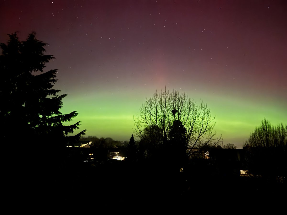 hardsoulgt's tweet photo. Polarlichter jetzt gerade am Himmel über NRW 😍 https://t.co/9ALK0woAMc