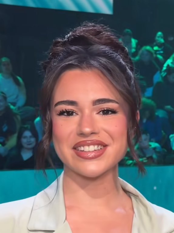 DANIELA BAZÁN tweet media