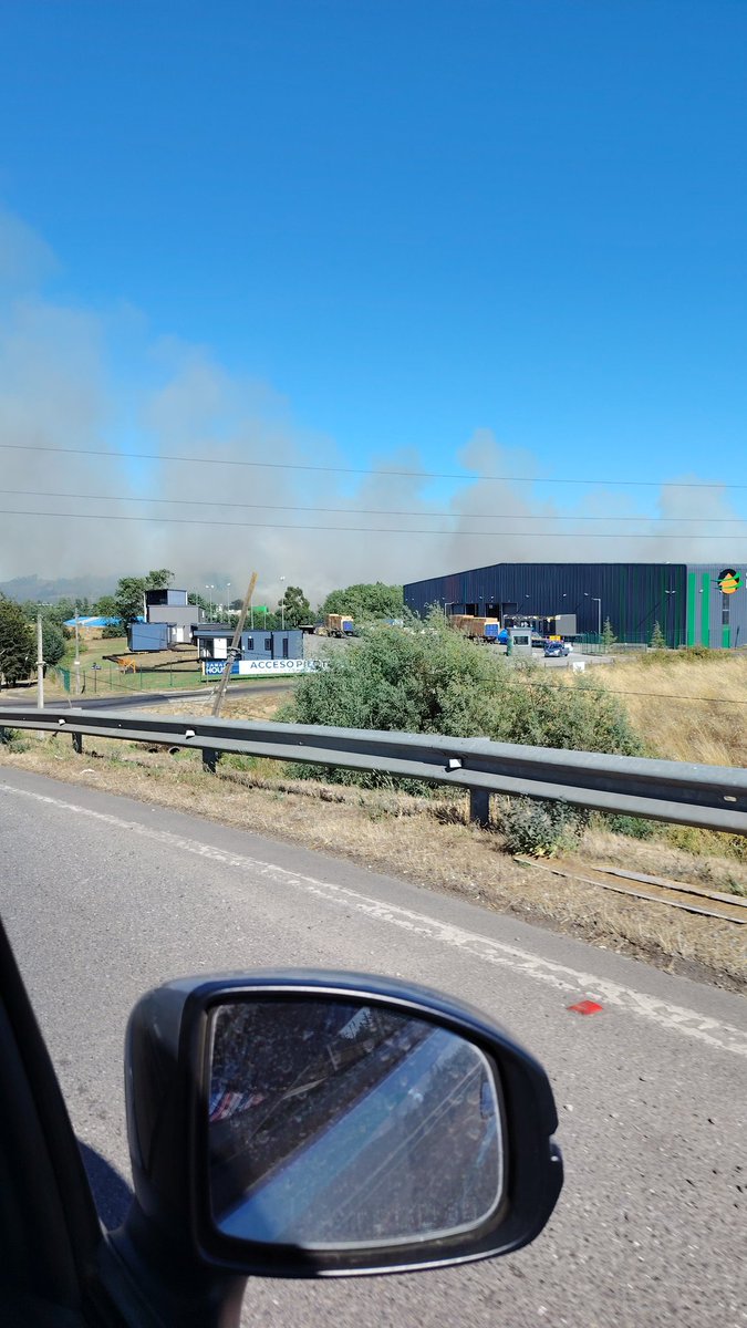 E_lopez_a's tweet photo. #incendio #Lautaro #ParqueIndustrial https://t.co/U6gThvfFzE