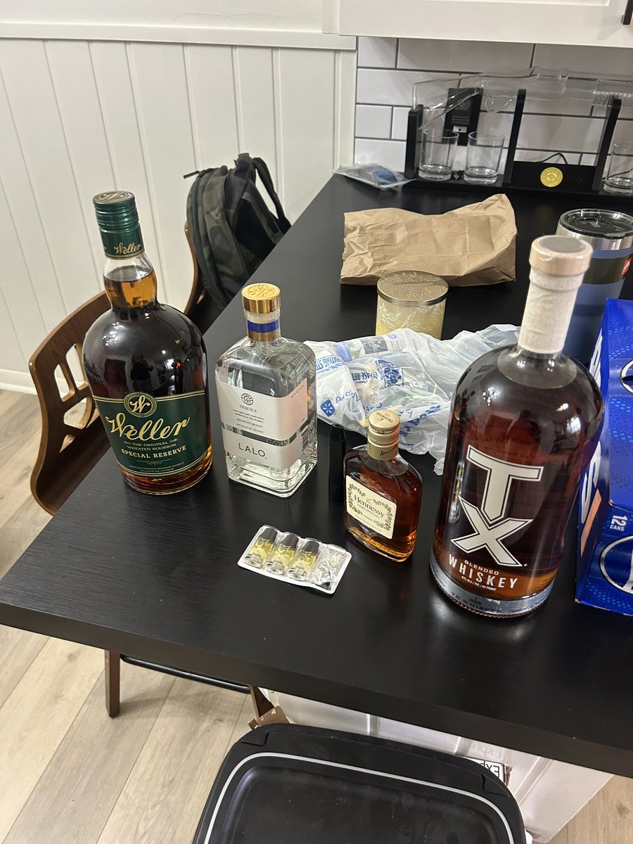 Jebknowsball69's tweet photo. Celebrating the kings day the right way #IHaveADream https://t.co/exn74R8LsG