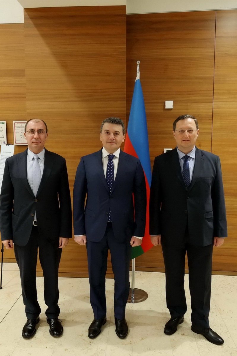 TC_BerlinBE's tweet image. Azerbaycan’ın Berlin Büyükelçisi Sayın Nesimi Ağayev evsahipliğinde düzenlenen anma etkinliği kapsamında 20 Ocak 1990'da bağımsızlık uğruna şehit düşen Kardeş Azerbaycan'ın kahramanlarını saygı ve rahmetle yad ettik. 🇹🇷🇦🇿