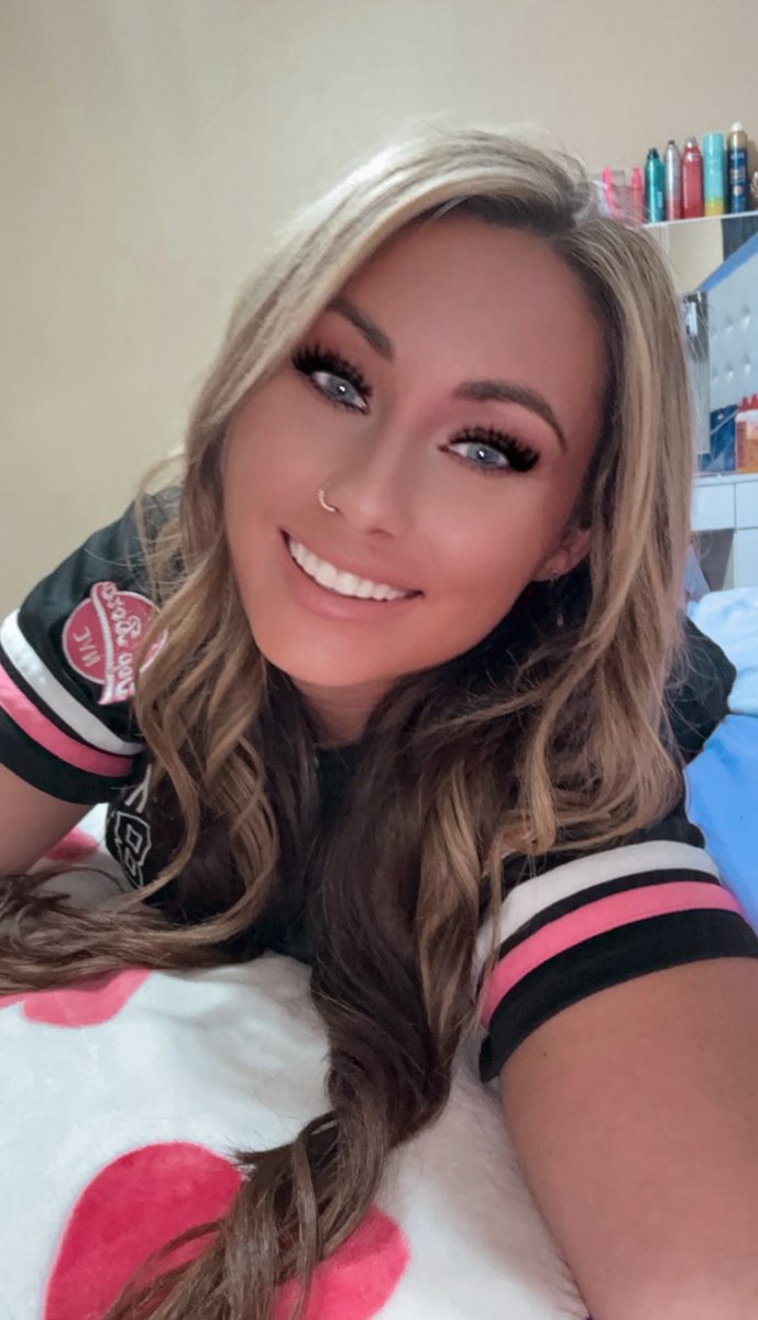 leah tweet media