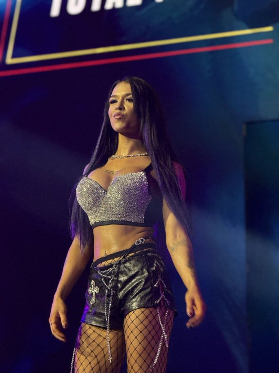 ElaynaBlack's tweet image. Pass me the torch