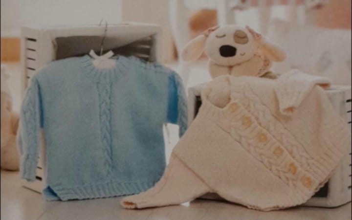 HappyHandC's tweet photo. 💙🩵KEEPING BABIES WARM🩵💙
This knitting pattern for a cardigan OR a jumper for a young one aged from BIRTH TO THREE. Also, premature baby sizes included. We sell knitting needles, yarn and buttons too so get started today. 💜

https://t.co/Y8BT9R2caH

#etsyshop #knittingpattern https://t.co/rOOyAE9vrx