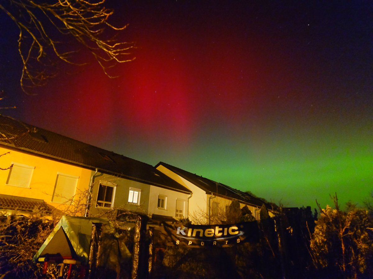 Polarlichter. Manchmal muss man nicht bis an den Polarkreis fahren, sondern einfach nur in den Garten gehen.
#Polarlichter