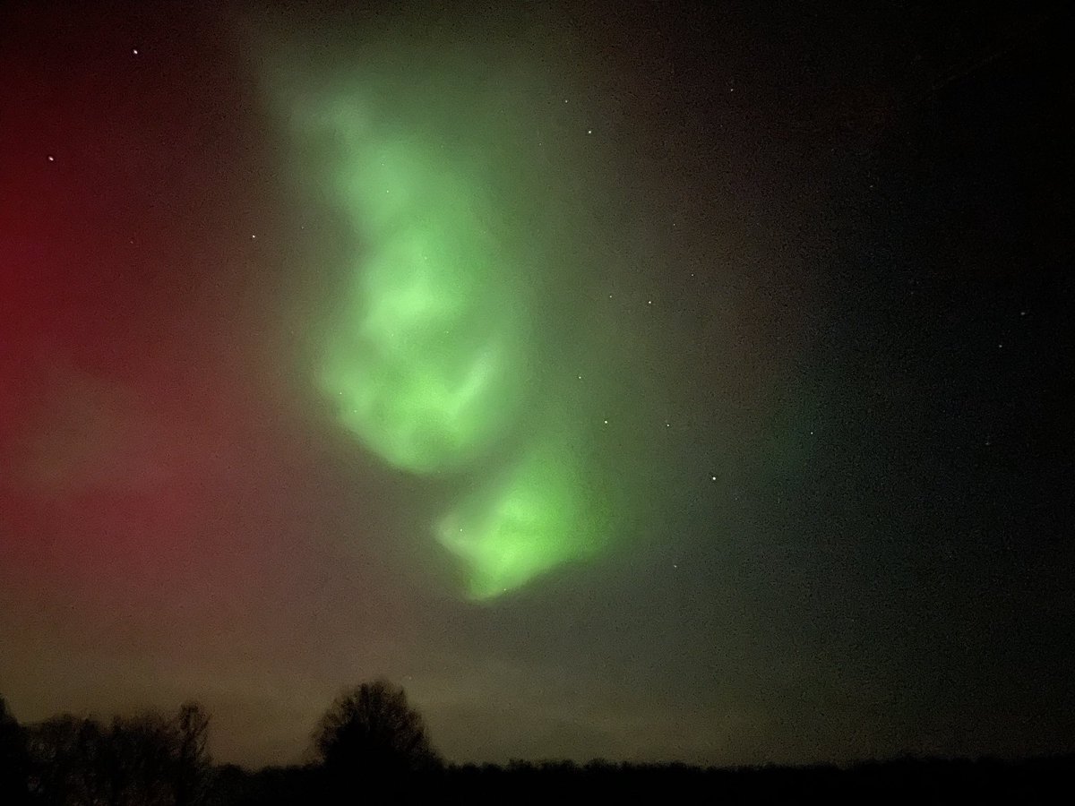 jdeboer27's tweet photo. Geweldig mooi #noorderlicht boven #friesland https://t.co/w3t3YlgH53