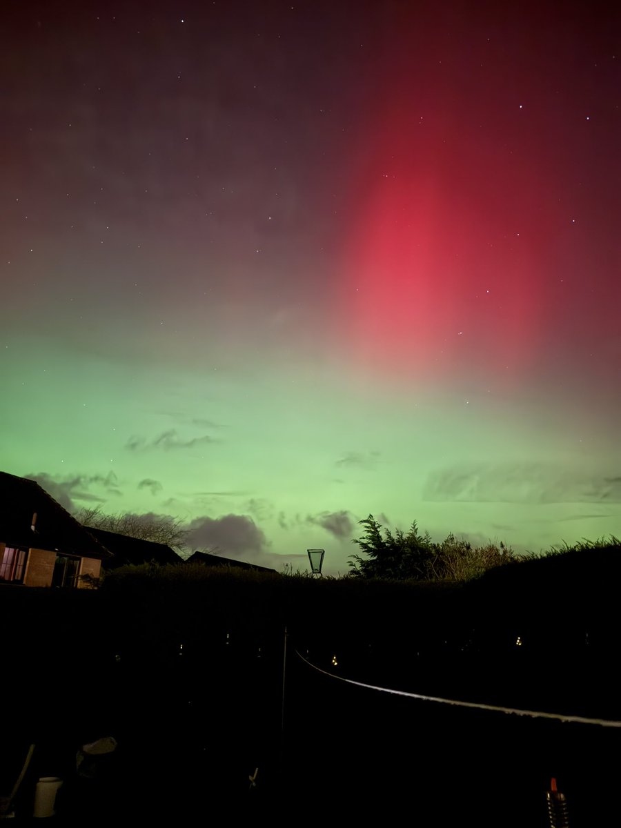bagshaw2112's tweet image. #northernlights #Aurora taken from my back garden in #telford just 21.30 -19/1/26 wow 🤩