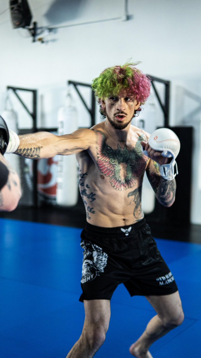 Fight week 🎉  can’t wait to put on a show for you guys ❤️ hope you guys are doingwell