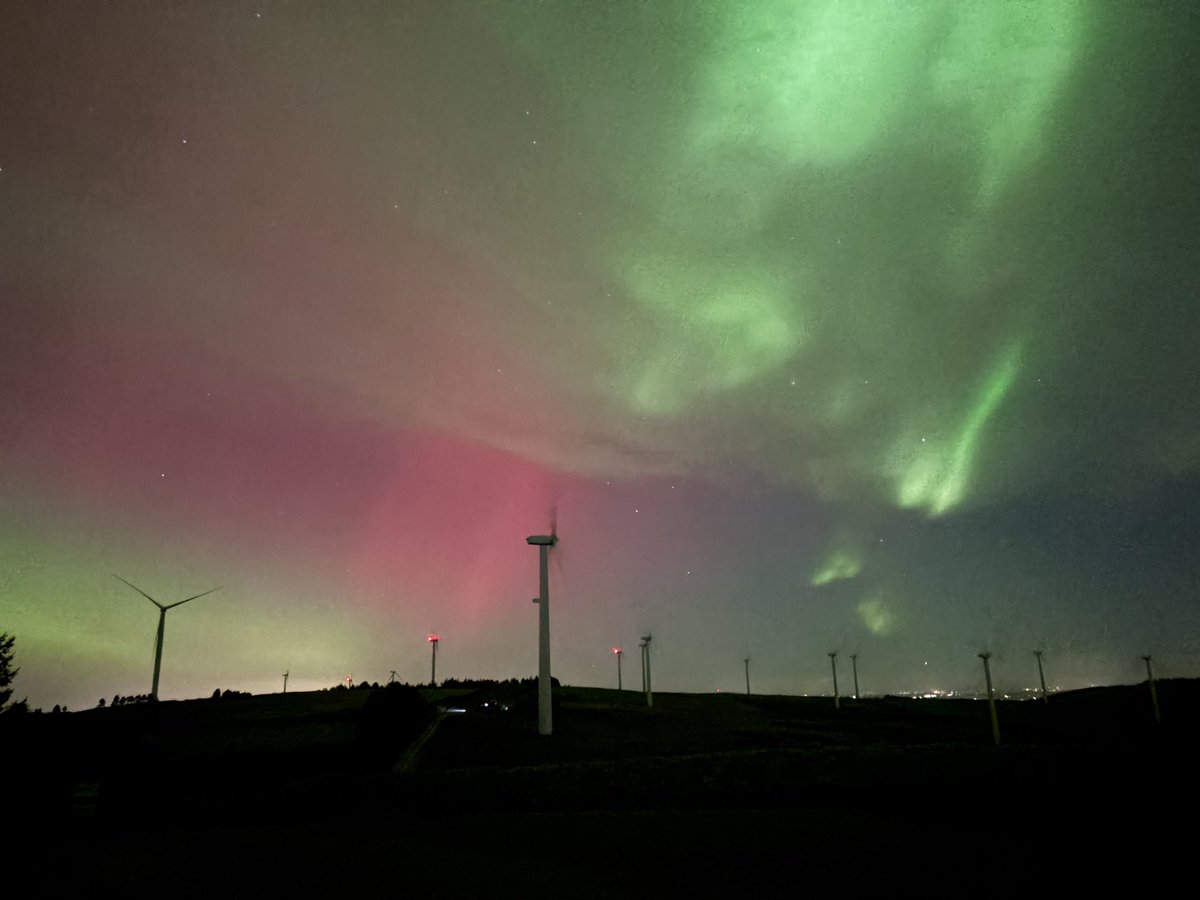 12cstack's tweet photo. Amazing northern lights in West Limerick tonight 
#auroraborealis #NorthernLights https://t.co/t6mNXtBQZr