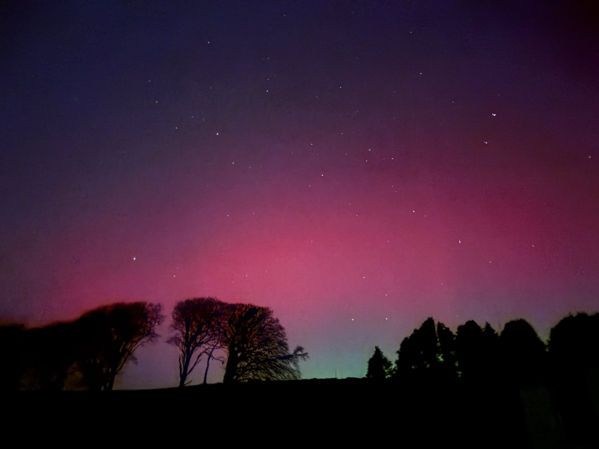 12cstack's tweet photo. Amazing northern lights in West Limerick tonight 
#auroraborealis #NorthernLights https://t.co/t6mNXtBQZr