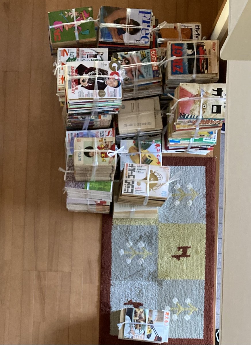 2025年紙の出版販売額、50年ぶり1兆円割れ