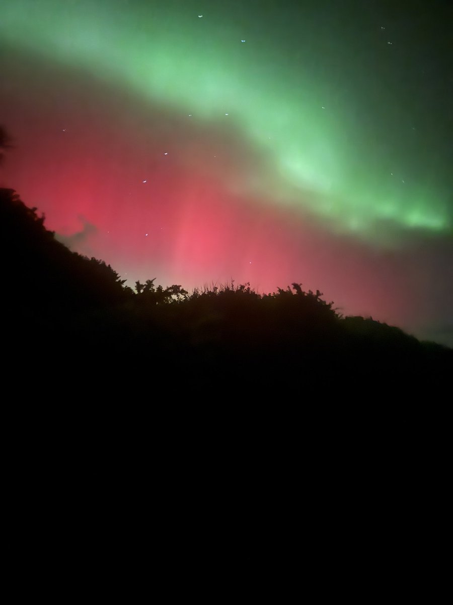 scillycider's tweet photo. Northern Lights out to play over Scilly tonight #northernlights #scilly @KWTWeather @BBCNews https://t.co/JNEdjrrFLp