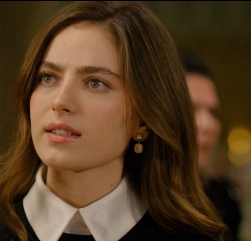 Deniizzkoo's tweet image. Şu ikisi aynı kişi olamaz ya naptınız siz eleniye naptınız