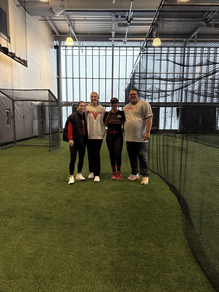 BeritAcker2027's tweet photo. I had an amazing time at the Marist camp yesterday! I loved seeing the gorgeous campus and facilities! It was so fun to work with the coaches, I had a blast! I even got to visit NYC for the first time! I can’t wait to come back! @sfinferno09 @ExYank54 @alyssaagrupp https://t.co/G5XaU3jsyr