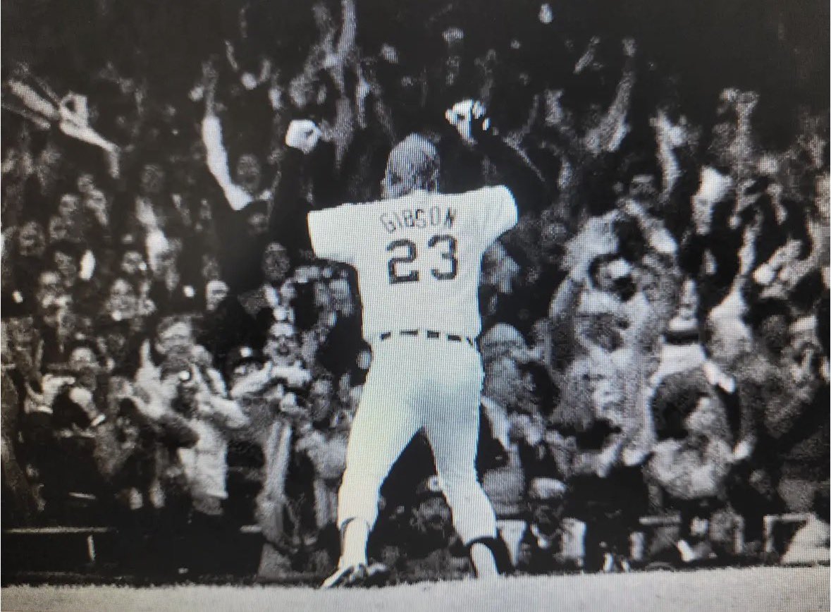 PaulMayne6's tweet image. We all know Gibby’s iconic photo … but how about a different angle … 👍⚾️