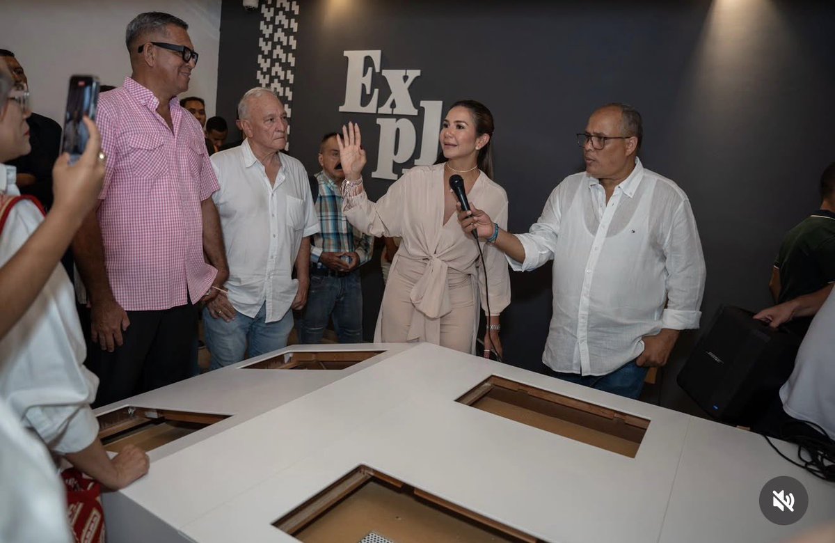 Esta obra fue planificada y diseñada por unos brutos que no pensaron en  algo tan elemental, y lo más decepcionante es que muchas personas de todo  tipo fueron allá aplaudir como focas