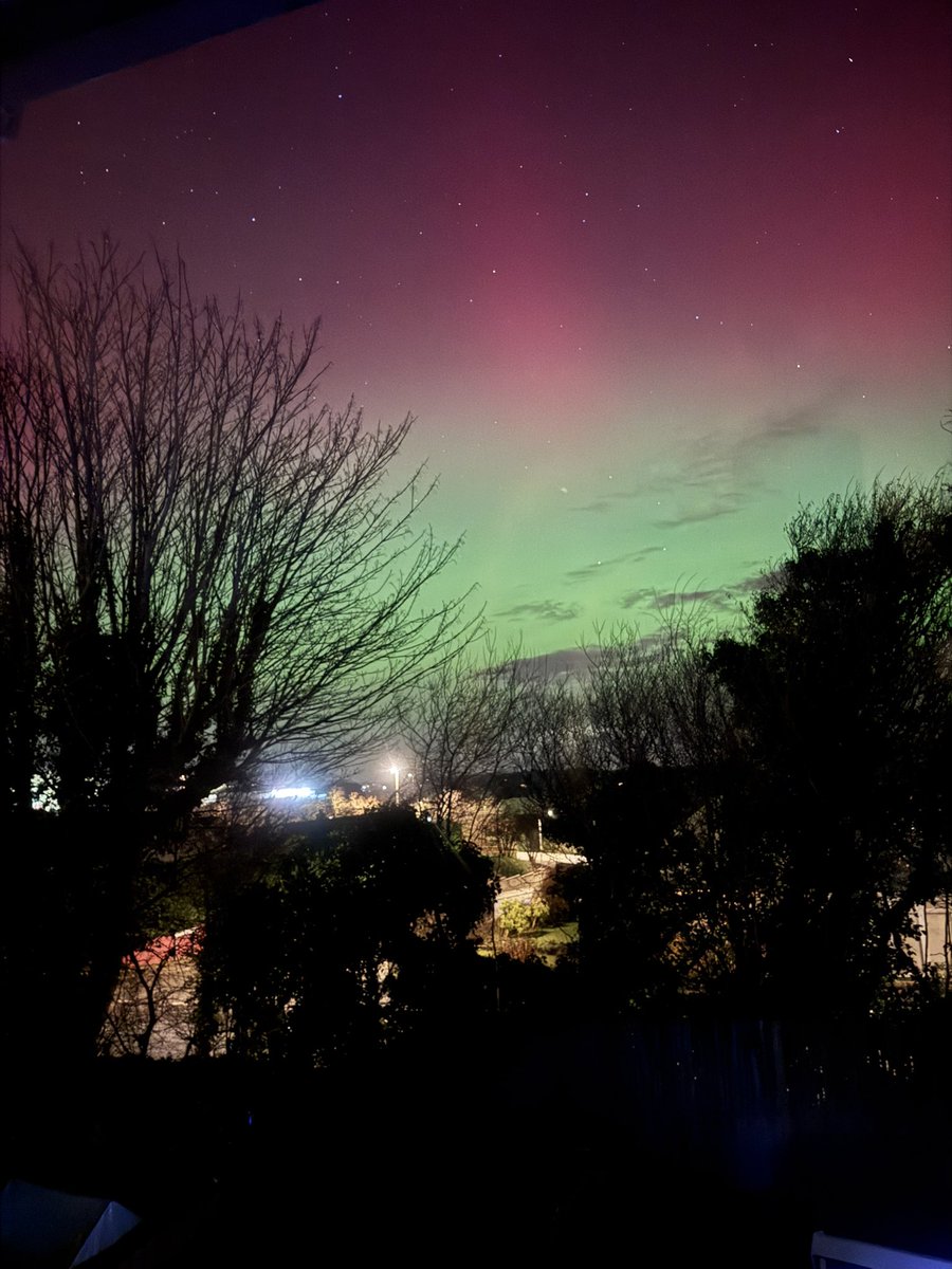 LDay's tweet image. Seeing Northern Lights from your own garden in Pembrokeshire will always be amazing to me @DerekTheWeather