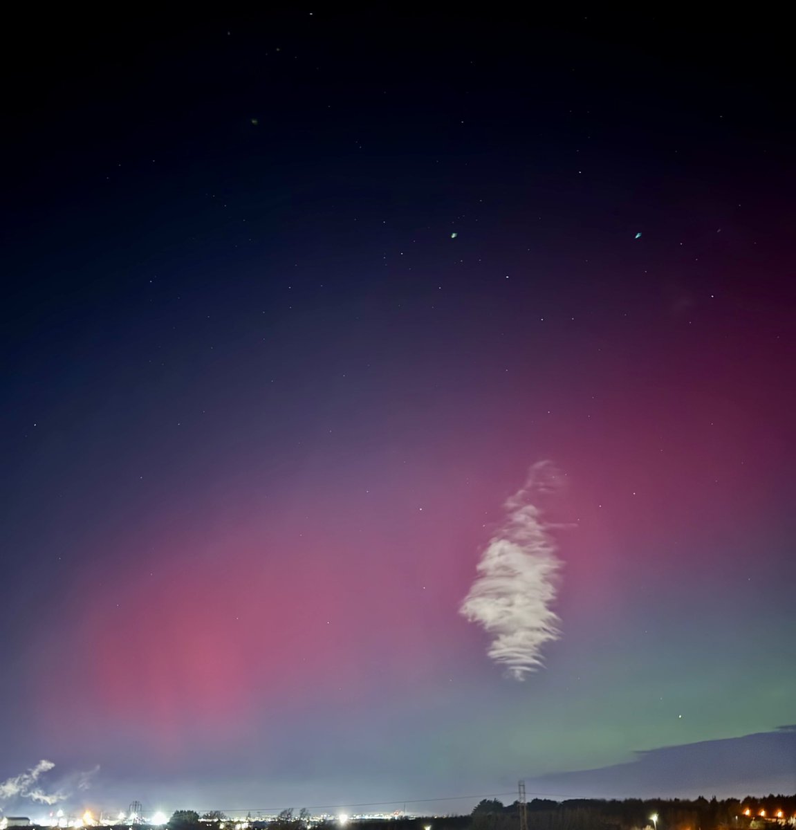 archasm's tweet photo. Aurora sighted over Dublin ❤️ https://t.co/fPBFOZmifW