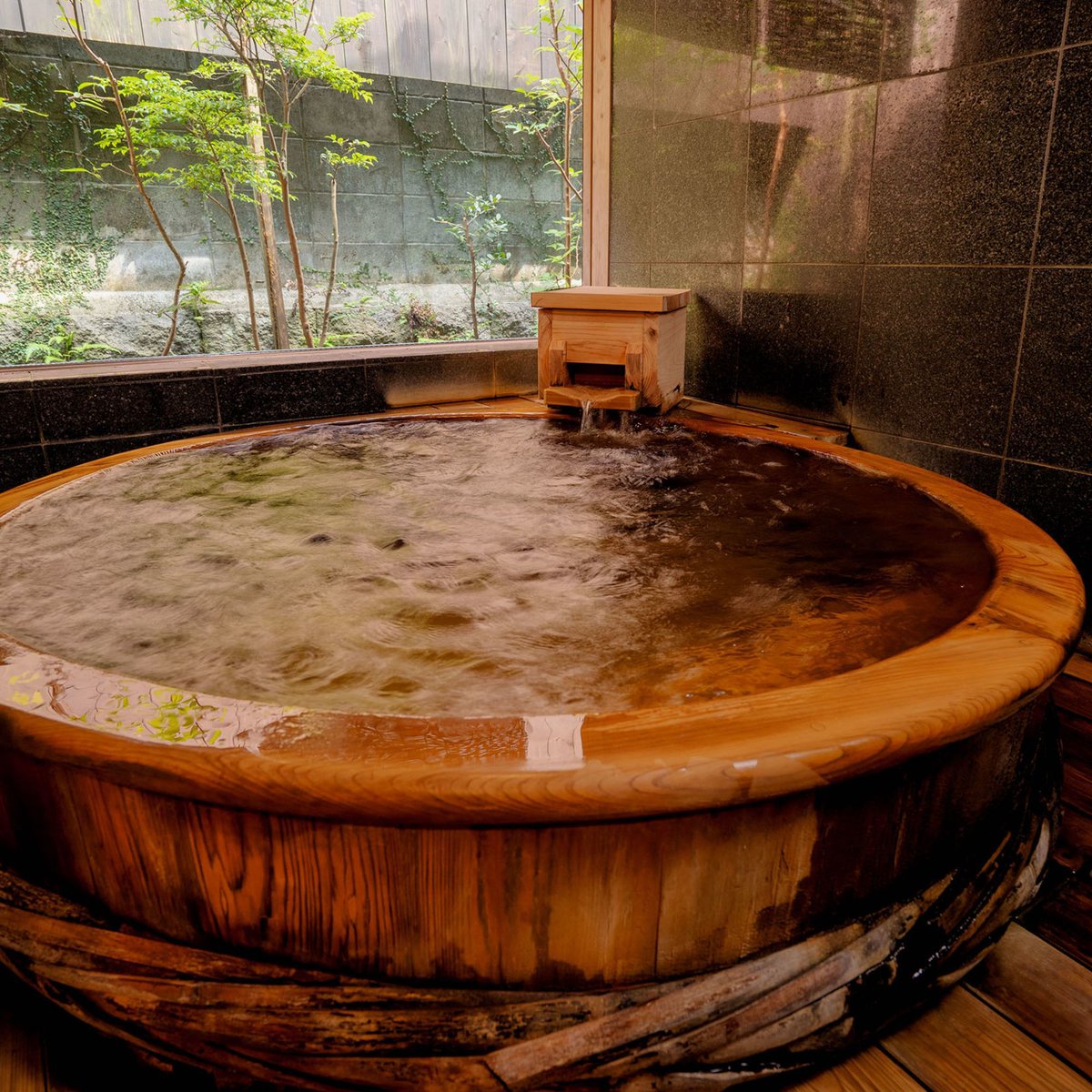 onsenpeople's tweet image. 【1月20日】
温泉人間が1番泊まりたい宿
♨️長崎・小浜温泉 旅館 國崎♨️　
今日は大寒で最も寒い時期。
最も寒いなら…放熱量日本一、源泉温度105℃の最も熱い小浜温泉が良いのではないでしょうか♨️😌♨️
秘湯宿に泊まって心も体も熱くなりたい♨️
#温泉カレンダー