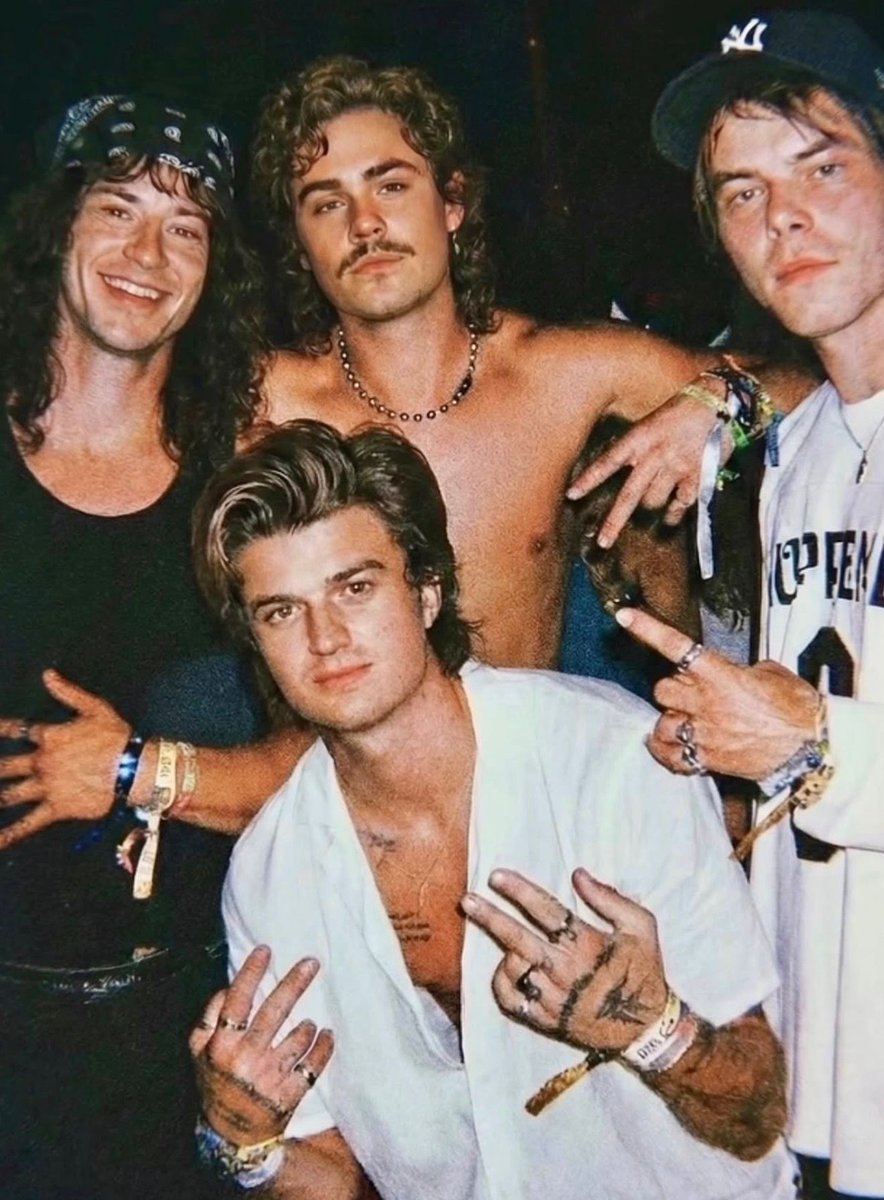 Imagine these four fighting Vecna 😭😱