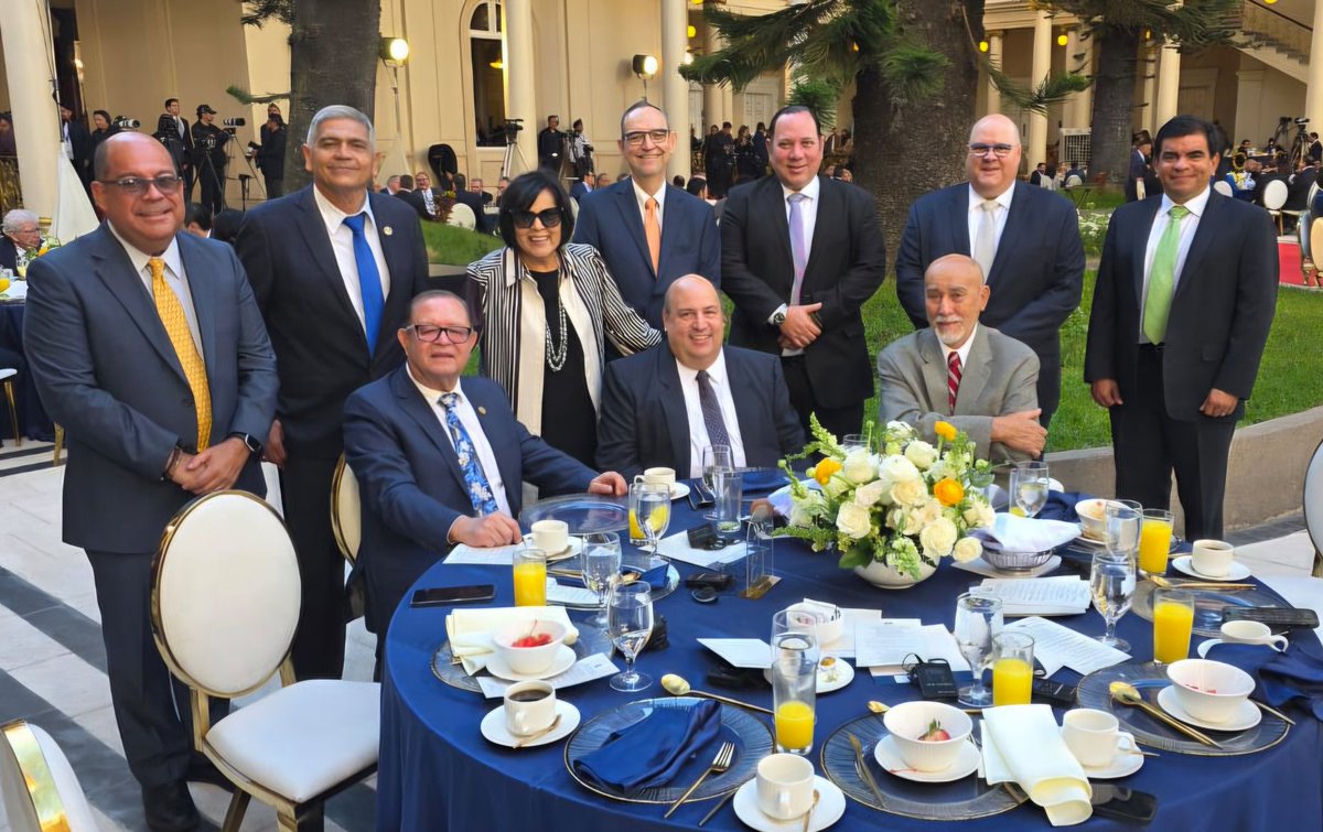 Nuestra Presidenta de #COEXPORT, Silvia Cuéllar participó en el Primer Desayuno Nacional de Oración de El Salvador, organizado por Próspera Foundation, espacio que reunió a líderes nacionales e internacionales, oportunidad en la que compartió con Presidentes de otras gremiales