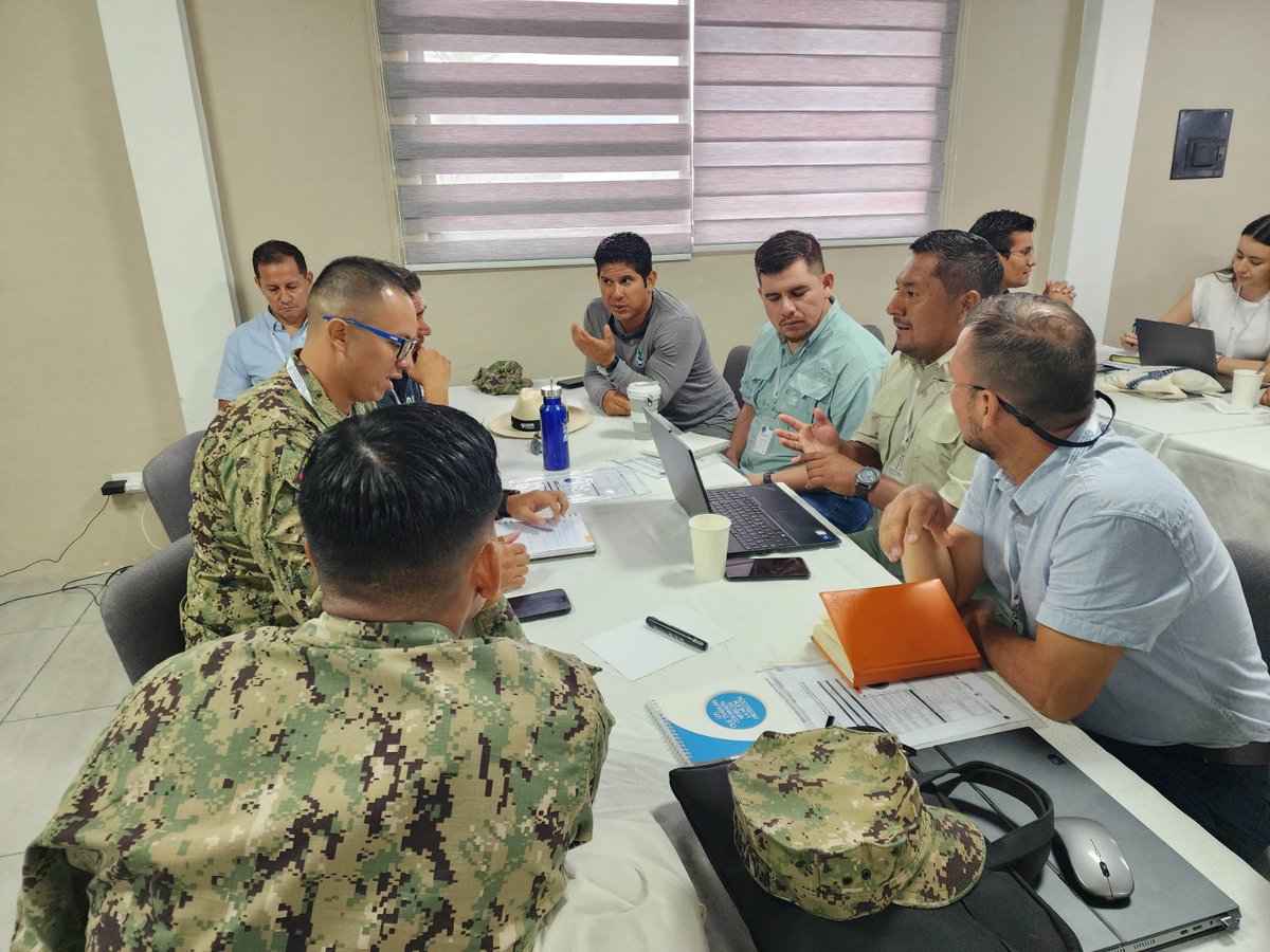 🌊 En San Cristóbal inició el Taller Interinstitucional para la aplicación del Protocolo de Control y Vigilancia de la RM Hermandad. 35 funcionarios de PNG, Armada y Subsecretaría de Pesca se capacitan gracias a la coordinación de <a href="/WildAidLatino/">WildAid Latinoamérica</a> y el financiamiento del GLF