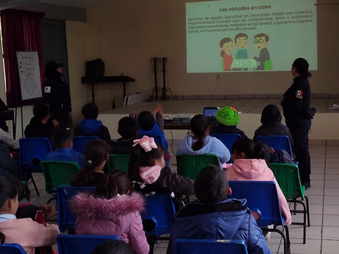 La Dirección de Seguridad Pública, a través de elementos de la #PEP y de Policía Municipal de Villa González Ortega, llevó a cabo pláticas preventivas en la Escuela Primaria J. Jesús González Ortega, como parte de las acciones de proximidad social.n9.cl/sj3kk9