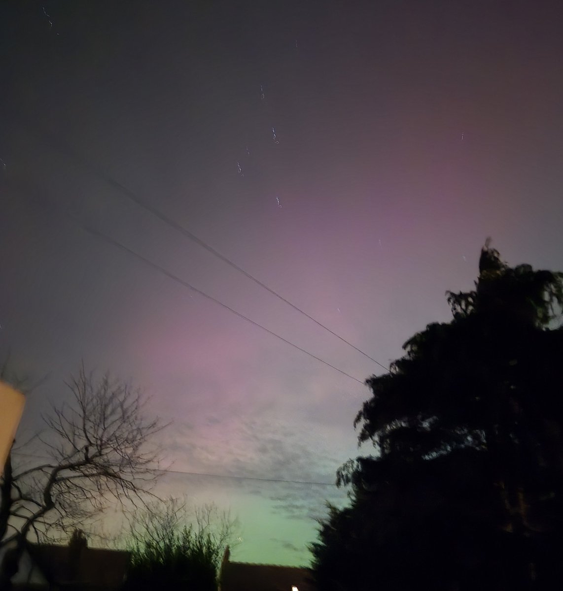 VodkaWardrobe's tweet image. Looking up in pj's..
#aurora
#northernlights #wirral