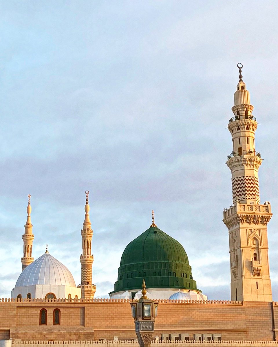 lilaccountz's tweet image. bener ya, sekali udah nginjekkin kaki di tanah suci, sekali ngerasain udara Madinah, rasanya adiktif dan mau balik lagi lagi lagi.

balik ratusan kali pun gaakan cukup. pengennya tinggal disana sekalian.

yaAllah, grant us hajj and umroh soon🥹