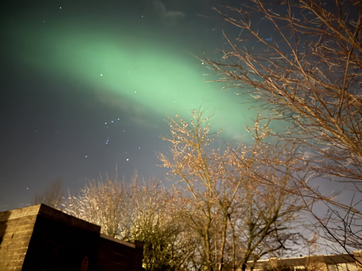 velvetescape's tweet photo. Oh wow!! The Northern Lights were visible over Amsterdam this evening (just 10 minutes ago)!! I’ve never seen them here before. Extraordinary! 
#amsterdam #noorderlicht https://t.co/ky0J1IlI2u